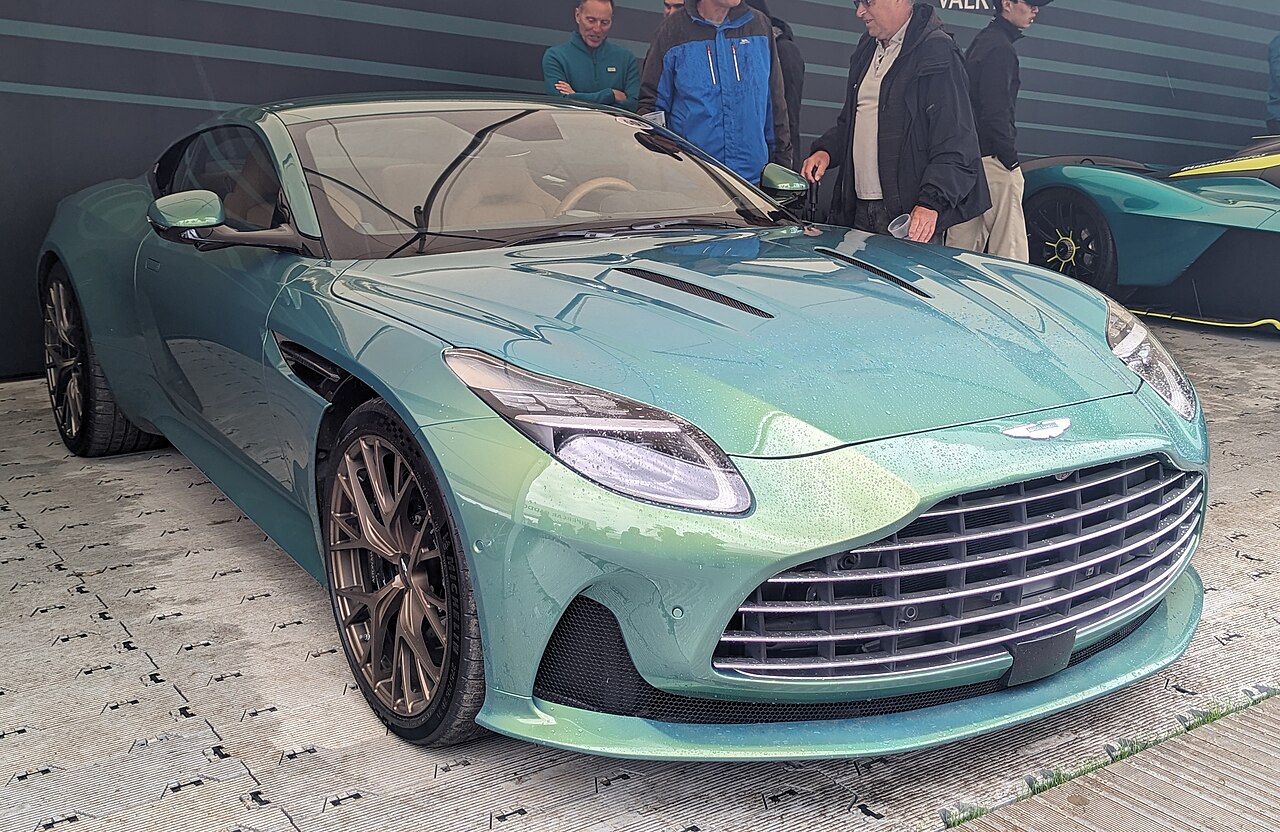 Aston Martin DB12