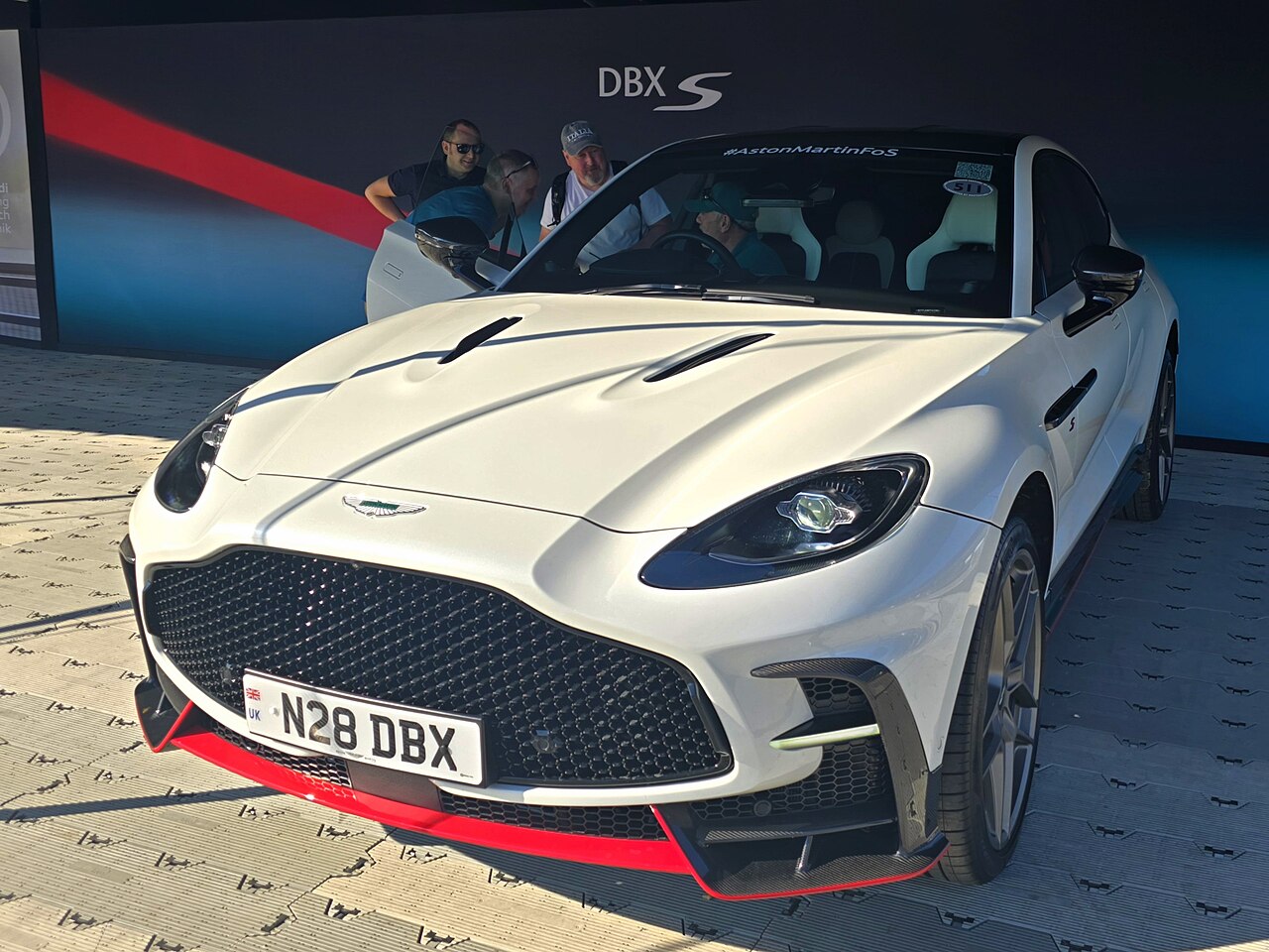 Aston Martin DBX S
