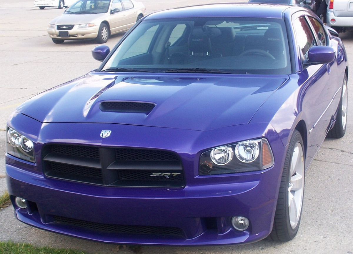 Додж Charger SRT8