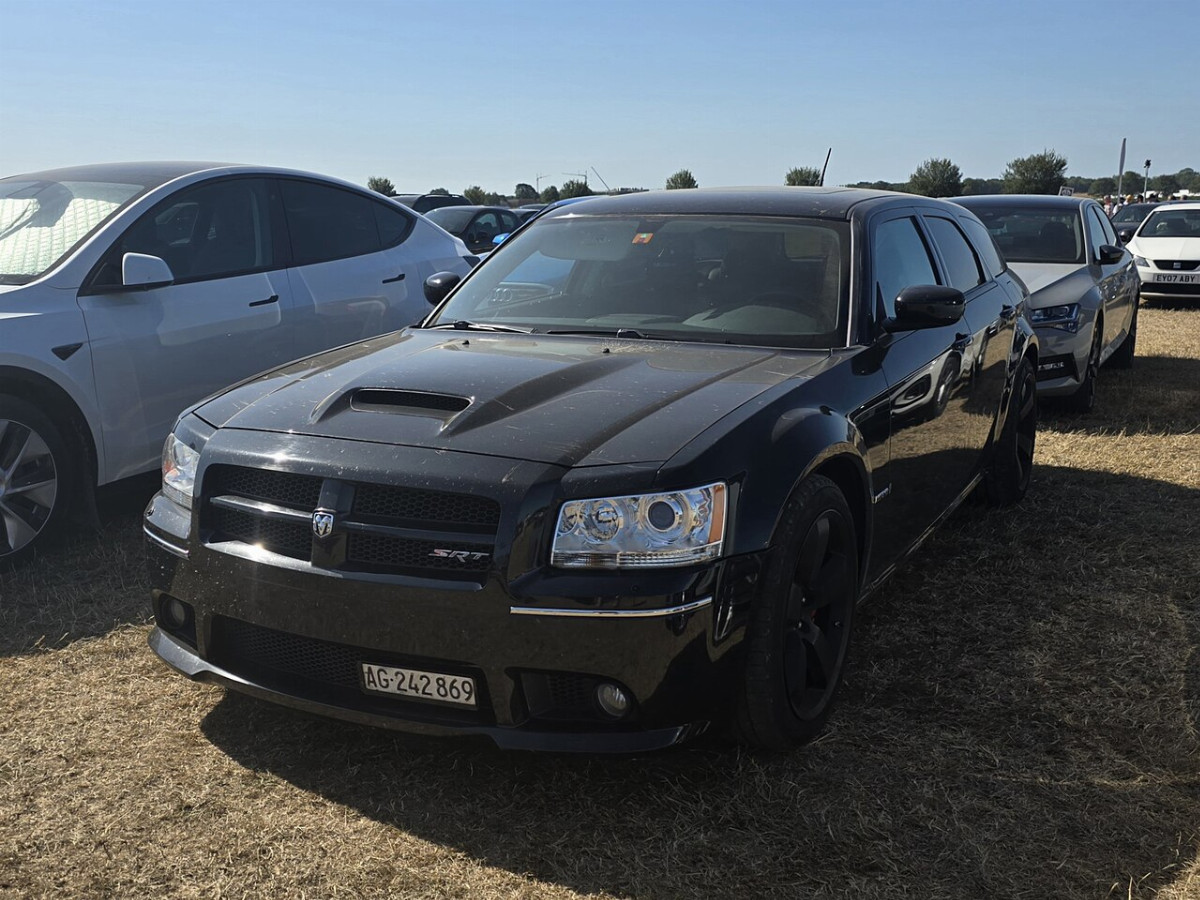 Додж Magnum SRT8