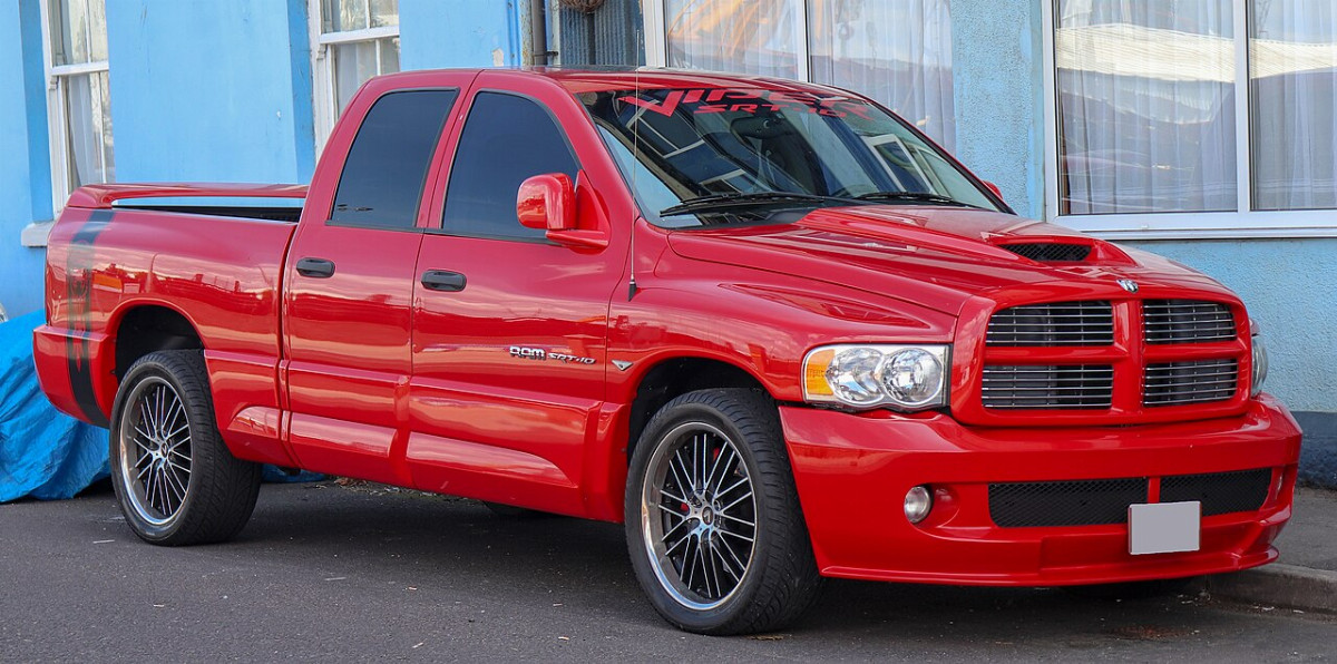 Додж Ram SRT