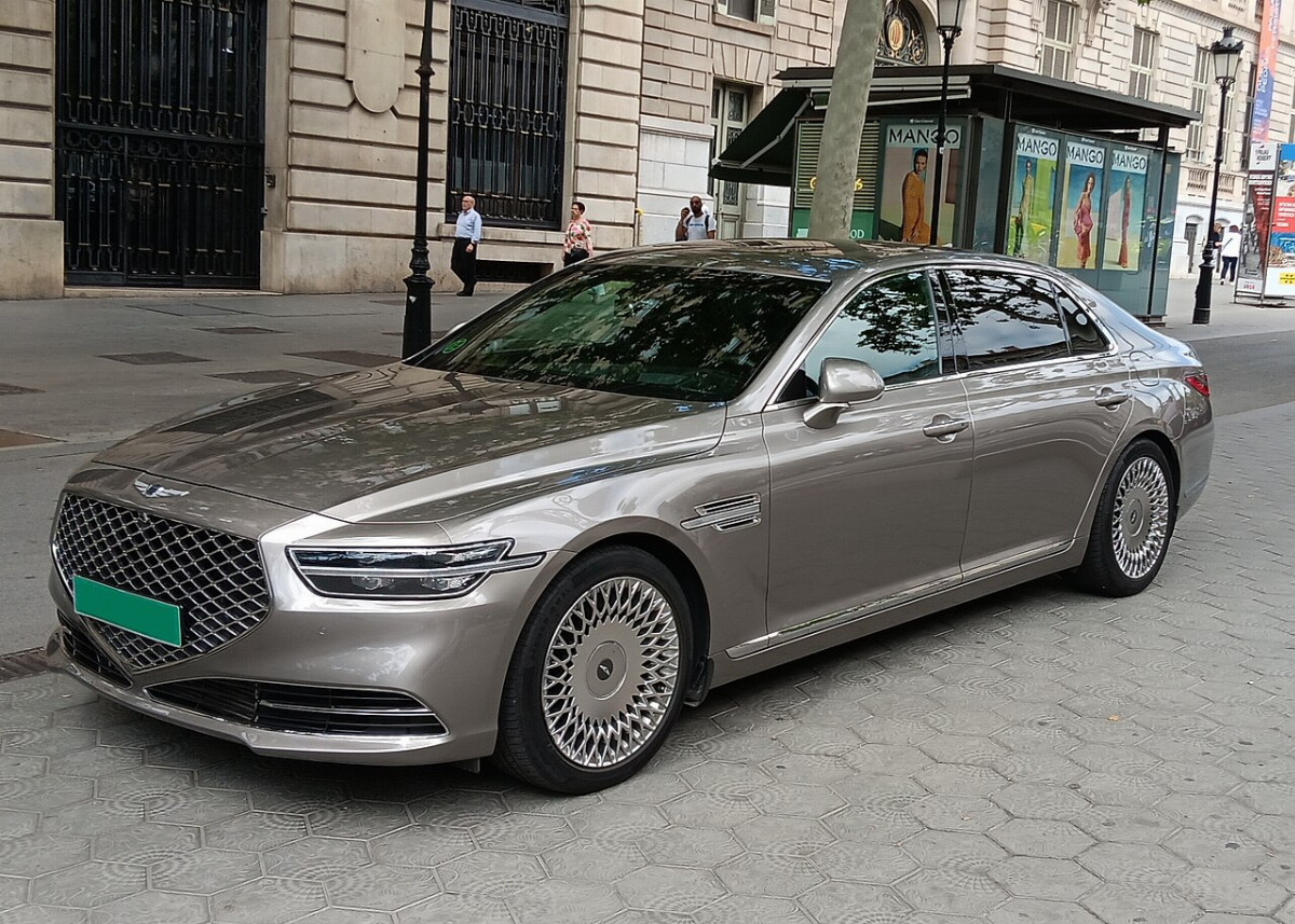 Genesis G90
