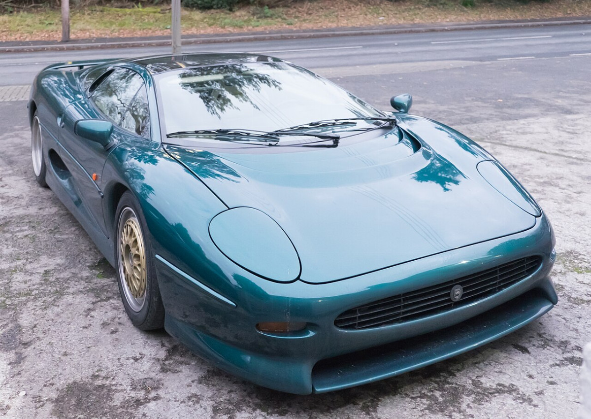 Jaguar XJ220