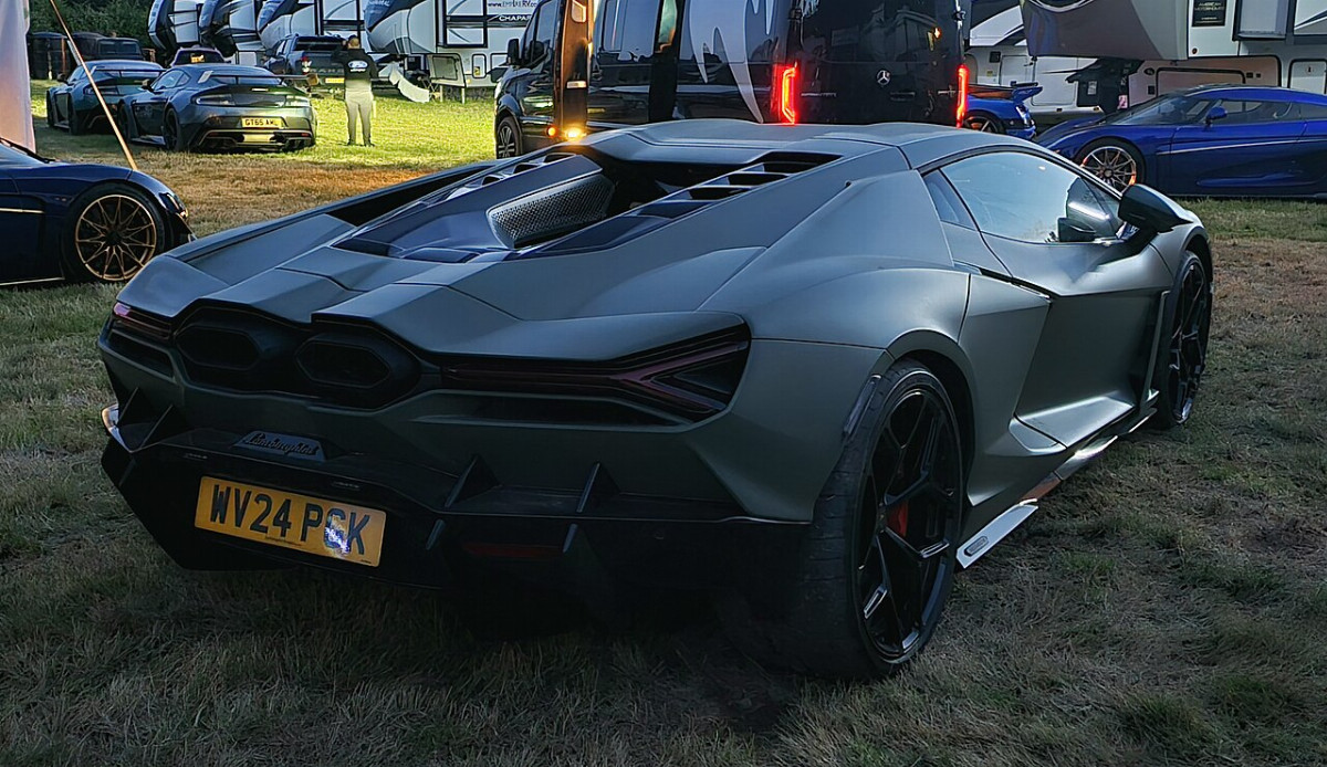 Lamborghini Revuelto