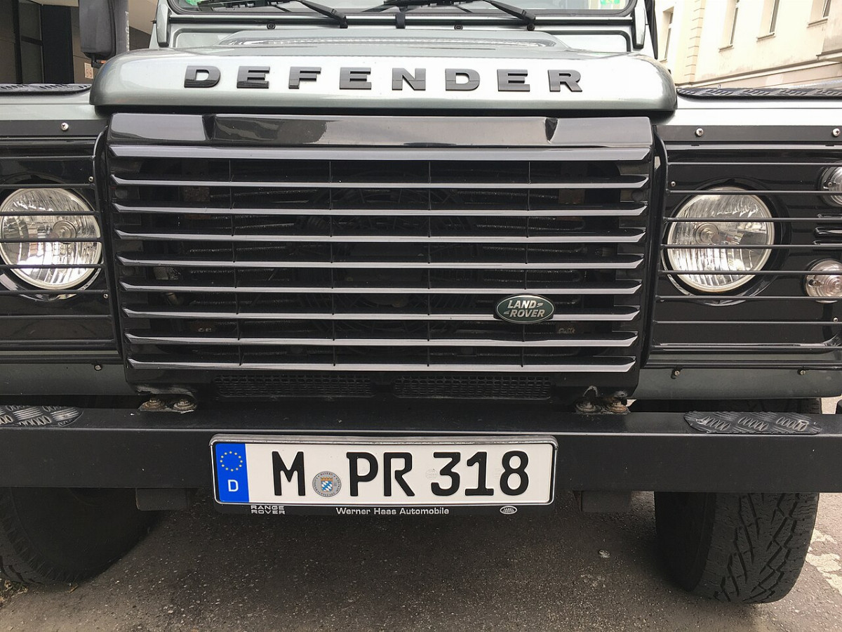 Ленд Ровер Defender