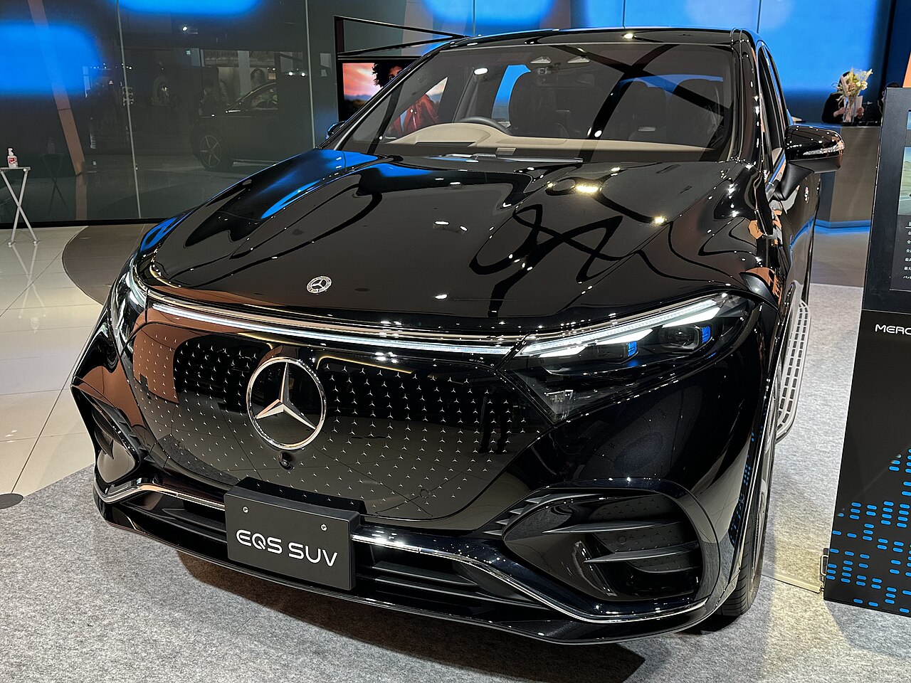 Мерседес EQS SUV