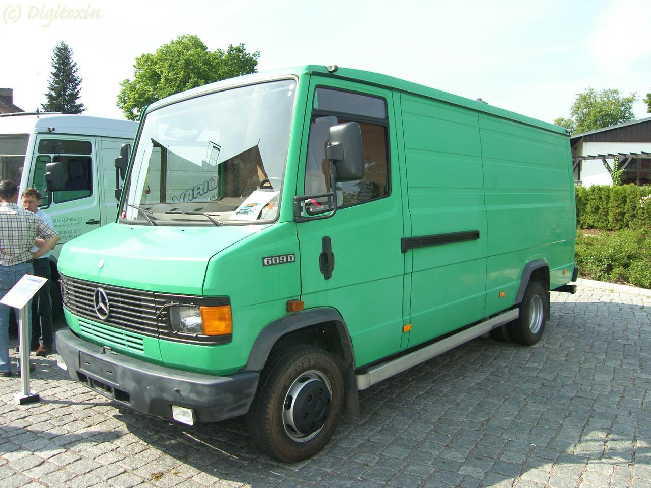 Мерседес T2