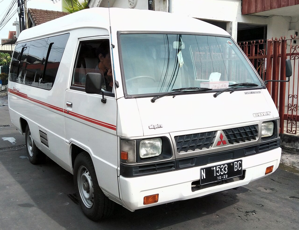 Мицубиси Colt L300