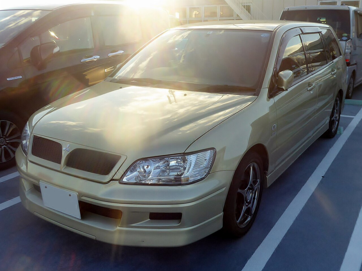 Мицубиси Lancer Cedia