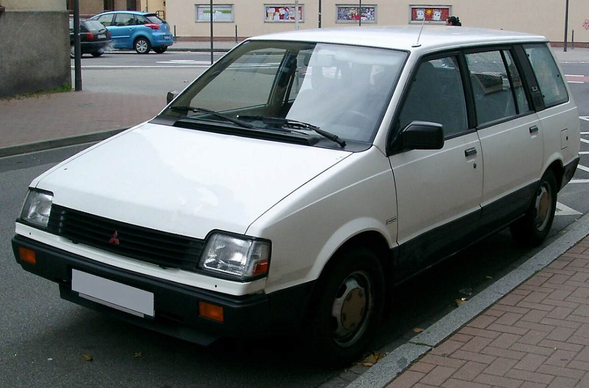 Мицубиси Space Wagon