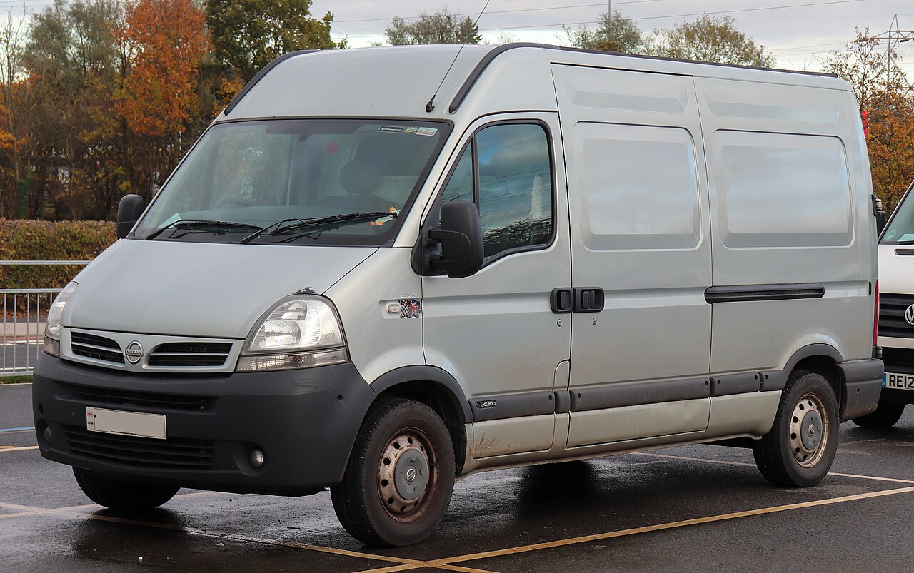 Ниссан Interstar