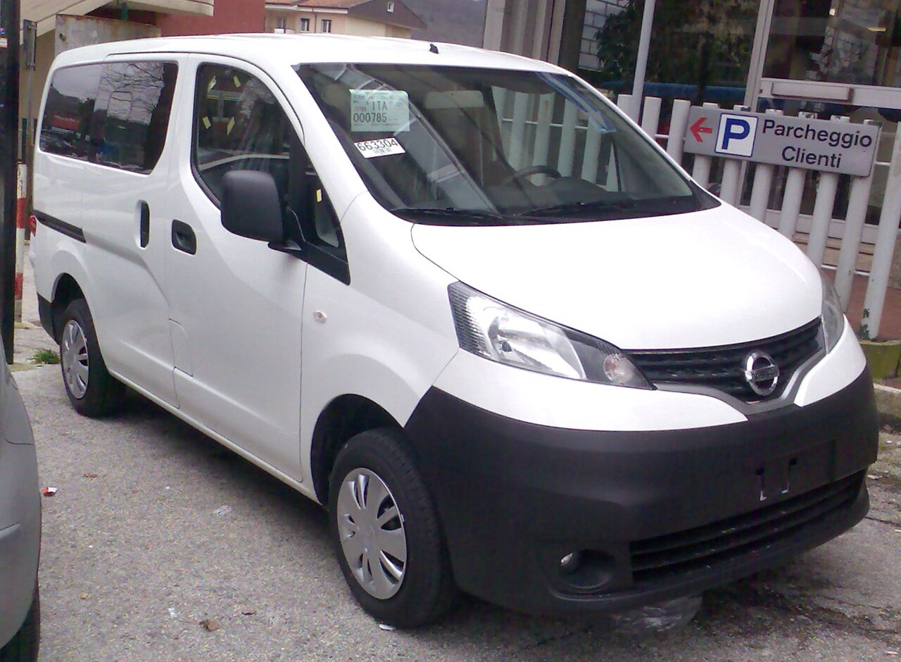 Ниссан NV200