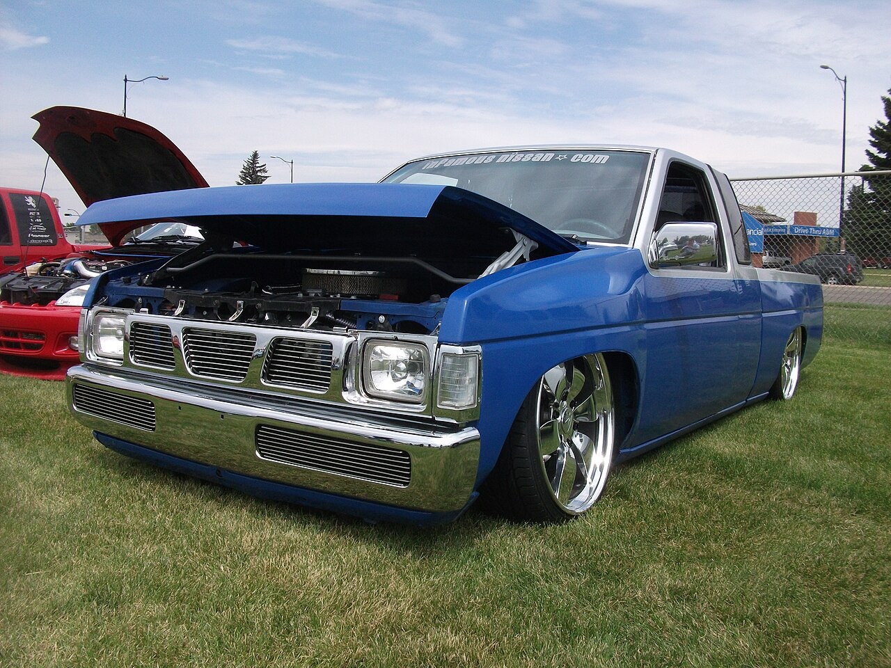 Ниссан Truck