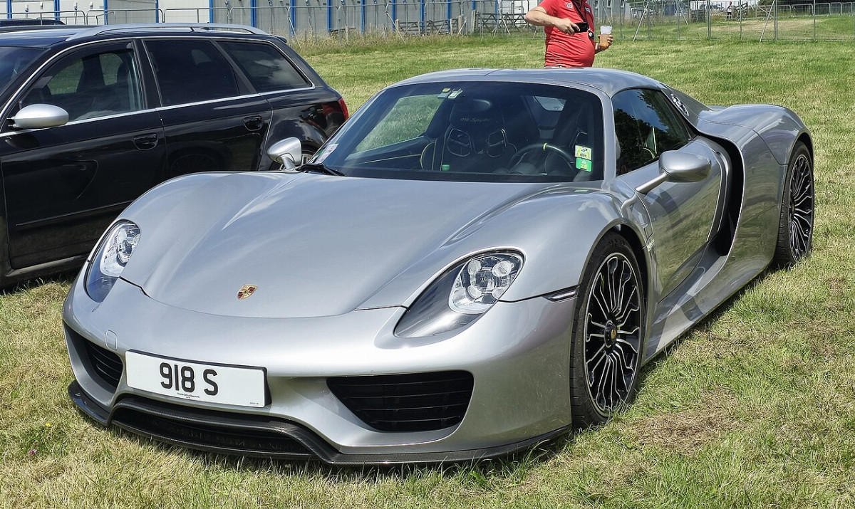 Порше 918