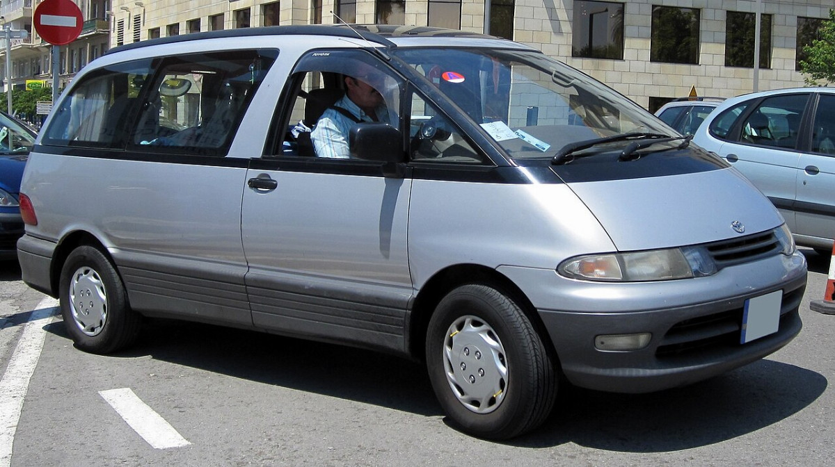 Toyota Estima Lucida