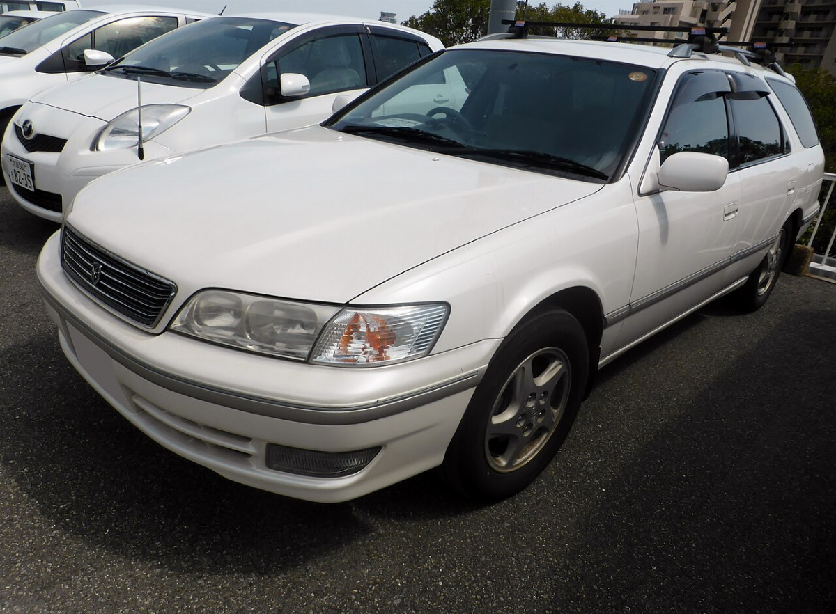 Toyota Mark II Qualis