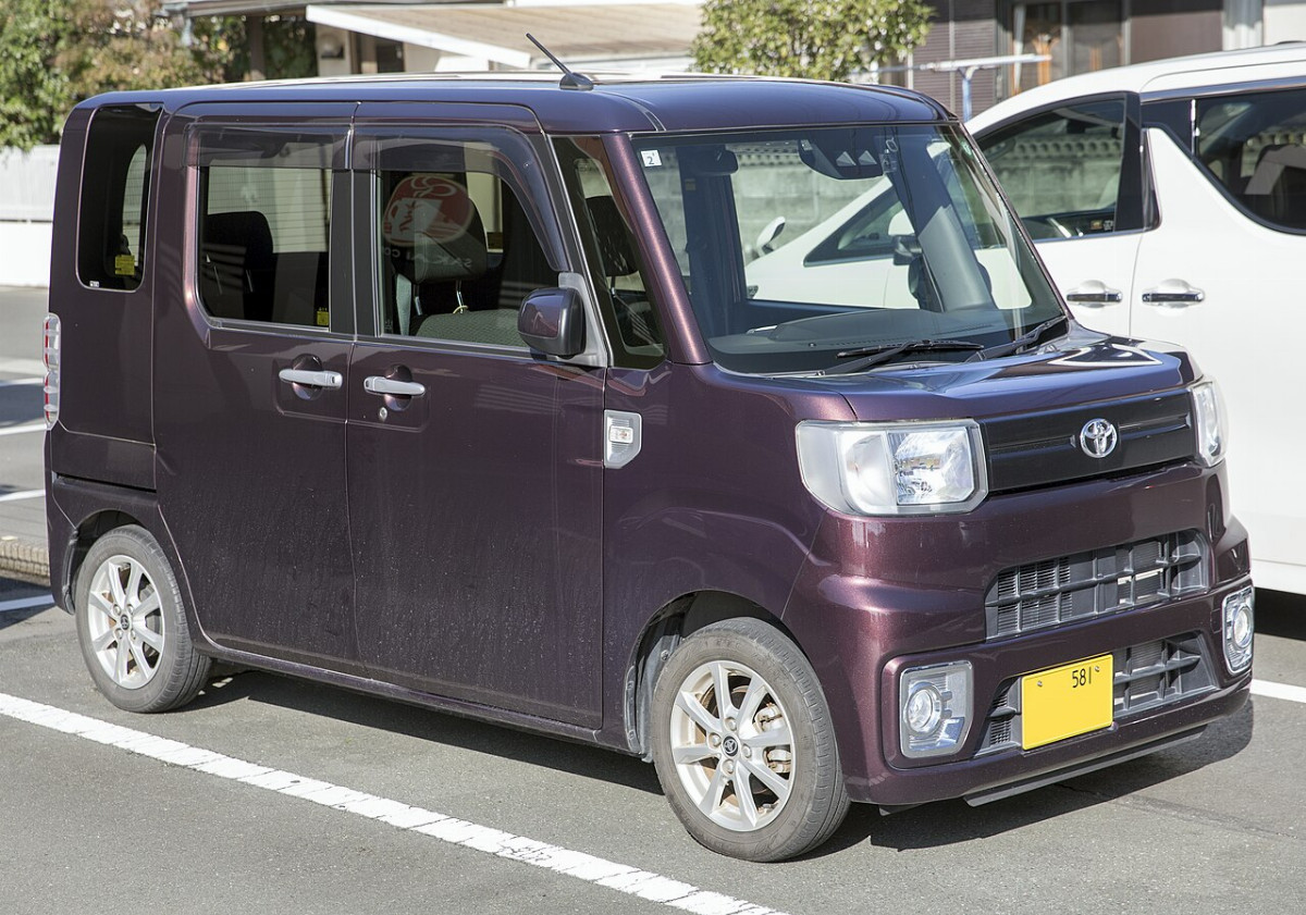 Toyota Pixis Mega