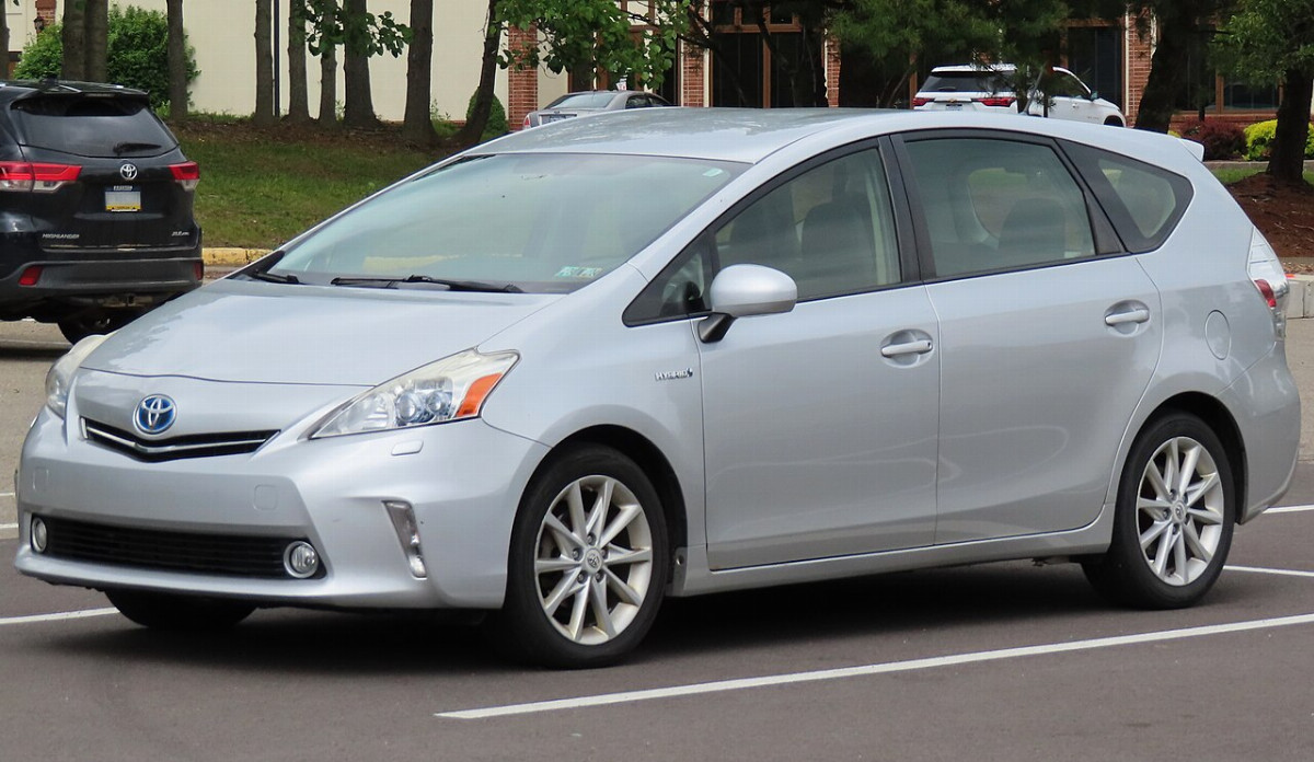 Toyota Prius v