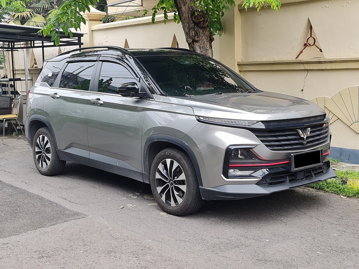 Wuling Almaz